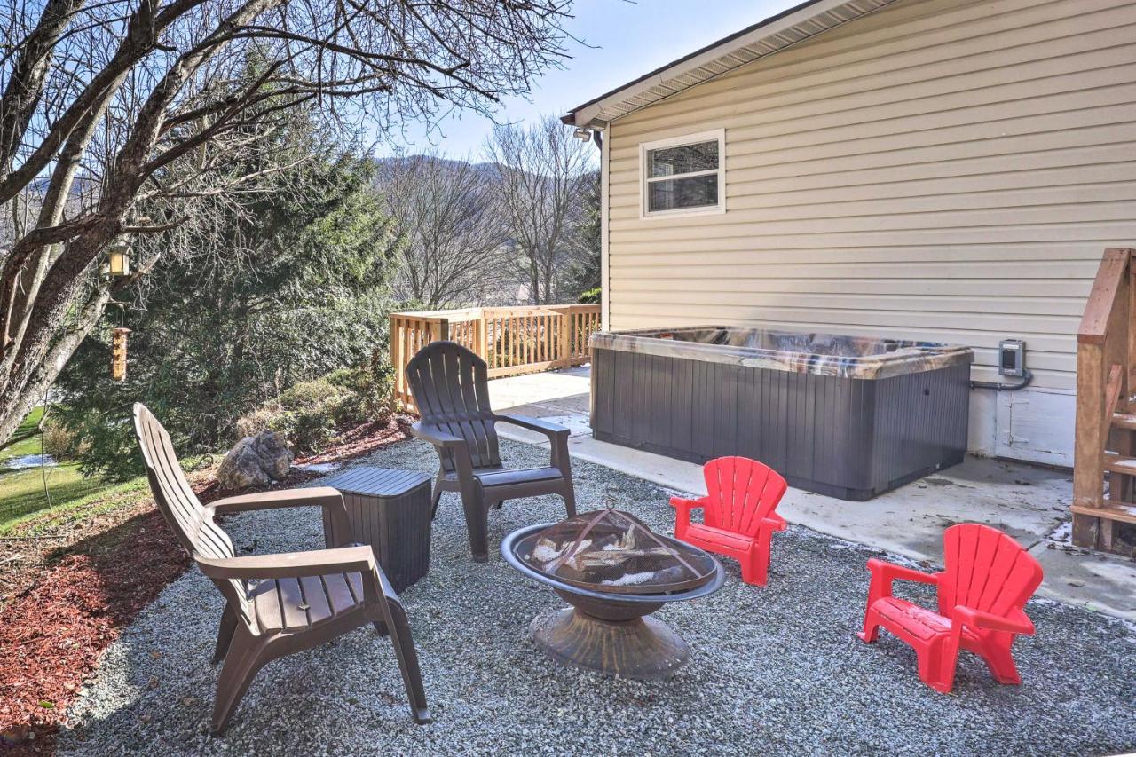 Hot Tub And Fire Pit At Luxe Blue Ridge Bungalow Villa Vilas Exterior photo